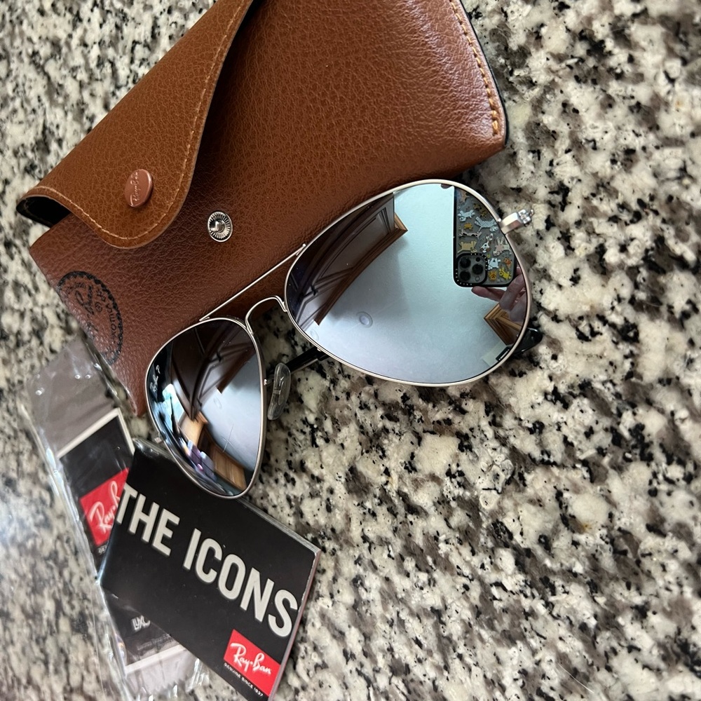 Ray-Ban Men’s Silver Aviator Sunglasses